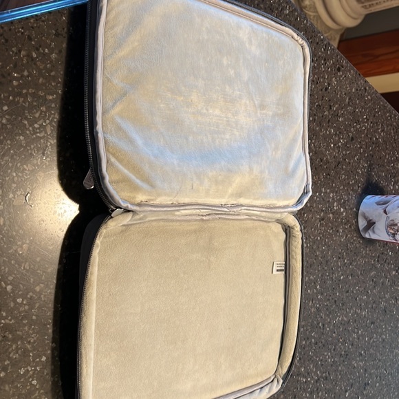 Laptop computer case - Picture 3 of 5